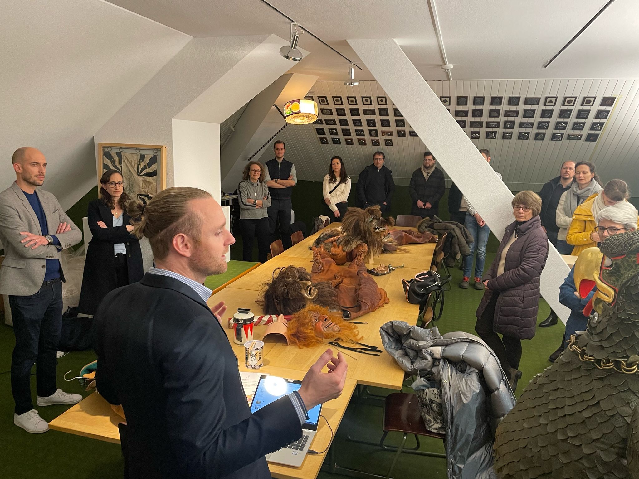 JCI Basel - Vogel-Gryff-Lunch und Besuch im Archiv der 3E