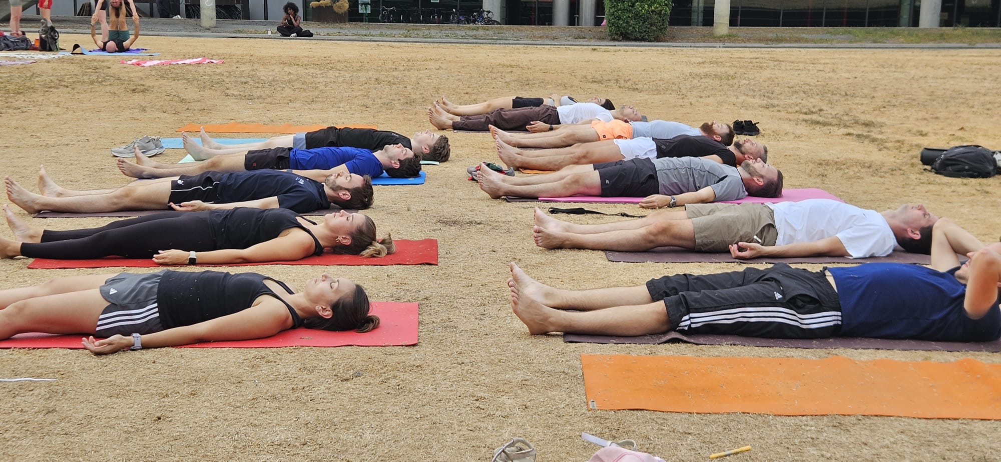 JCI Basel - Junges Fleisch auf alten Knochen – Afterwork Yoga und BBQ